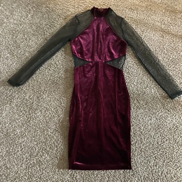 Burgundy medium dress - Picture 2 of 7